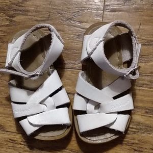 Saltwater sandles white 5 toddler
